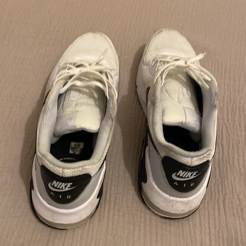 Nike Air Max White and Black Sneakers. Size 11 - Picture 5 of 7